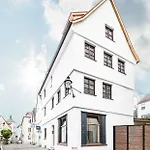 Alte Ritterstube 3*