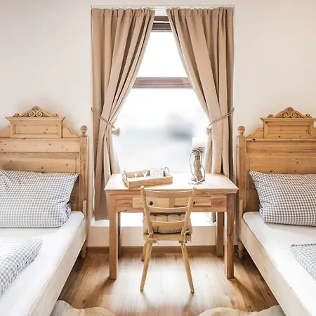 Alte Ritterstube 3*